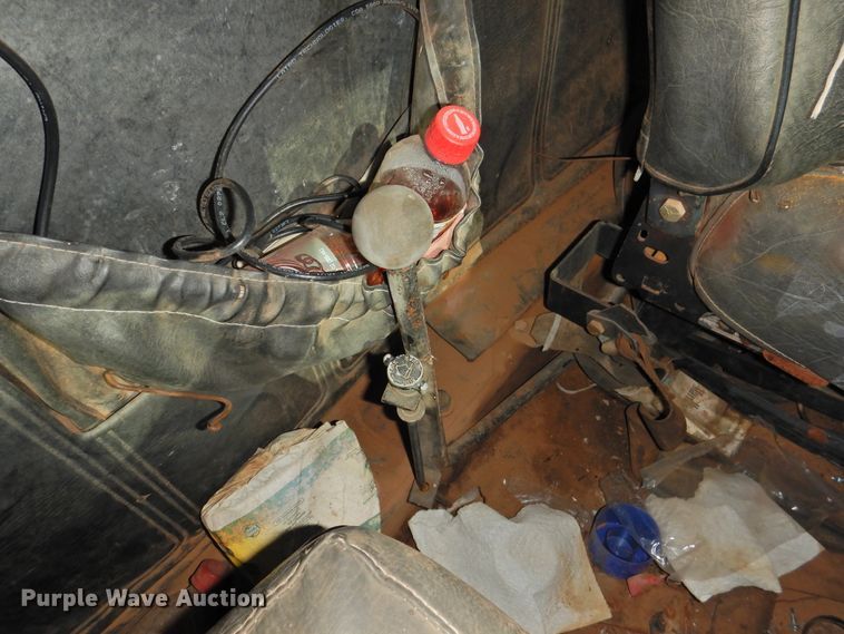 image for item DK2436 1989 Mack R690ST  semi truck