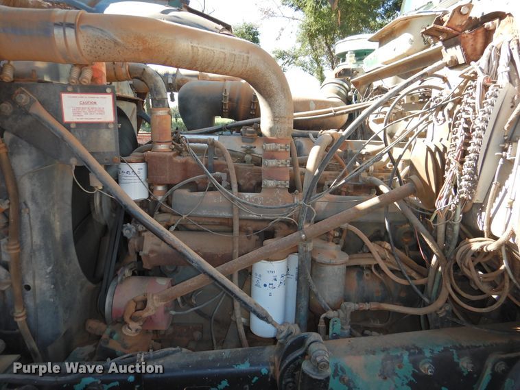 image for item DK2436 1989 Mack R690ST  semi truck