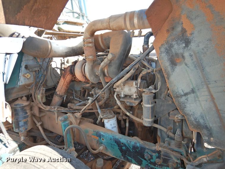 image for item DK2436 1989 Mack R690ST  semi truck