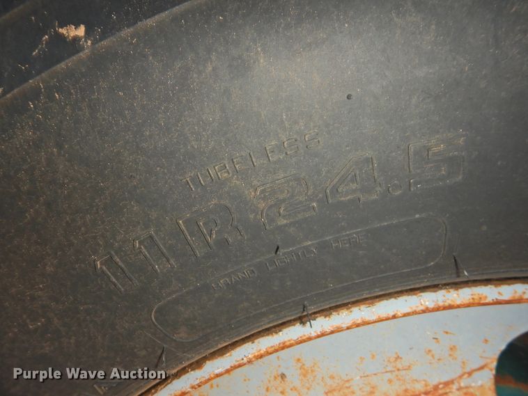 image for item DK2436 1989 Mack R690ST  semi truck