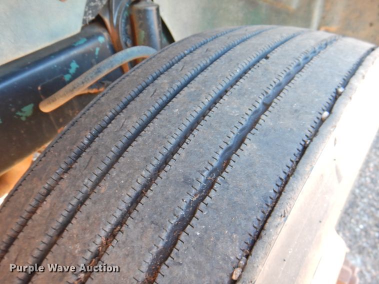 image for item DK2436 1989 Mack R690ST  semi truck