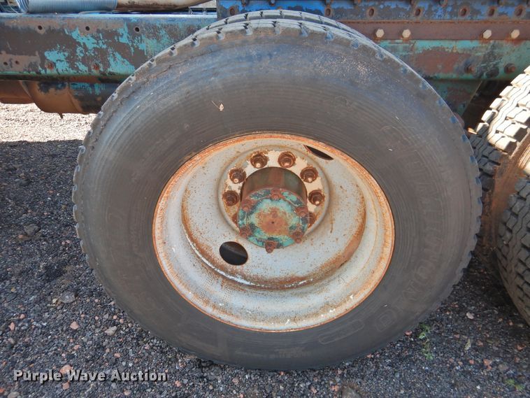 image for item DK2436 1989 Mack R690ST  semi truck