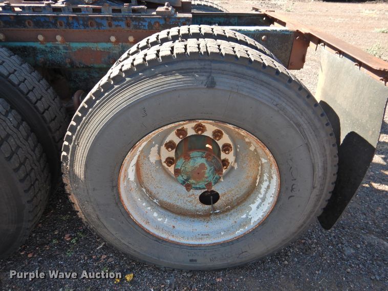 image for item DK2436 1989 Mack R690ST  semi truck