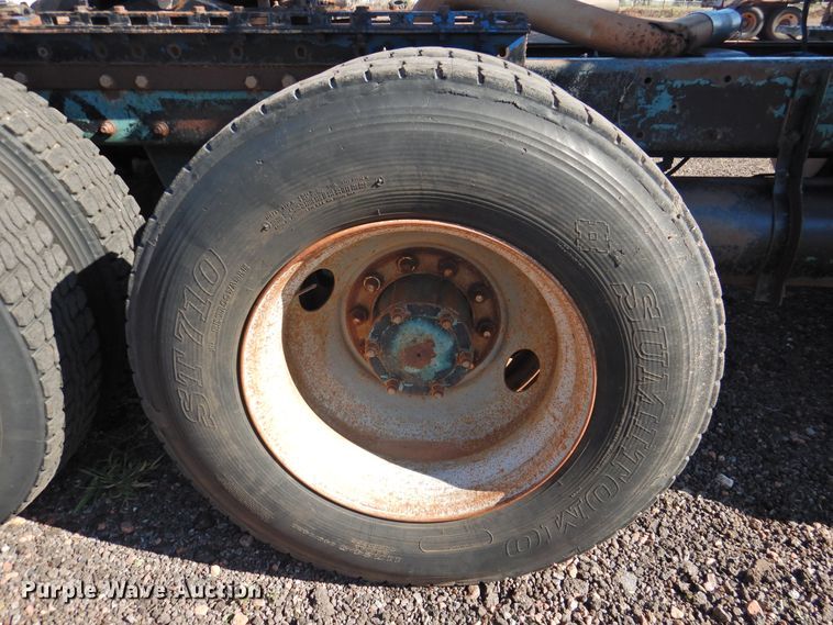 image for item DK2436 1989 Mack R690ST  semi truck