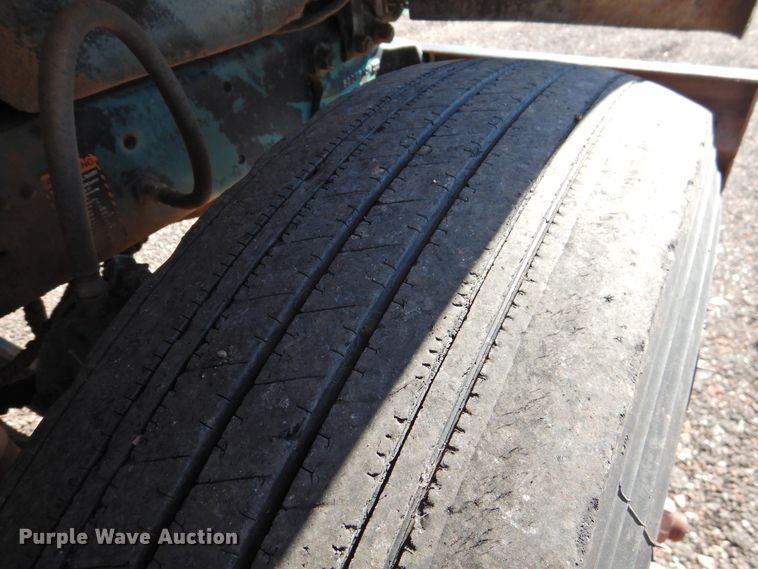 image for item DK2436 1989 Mack R690ST  semi truck