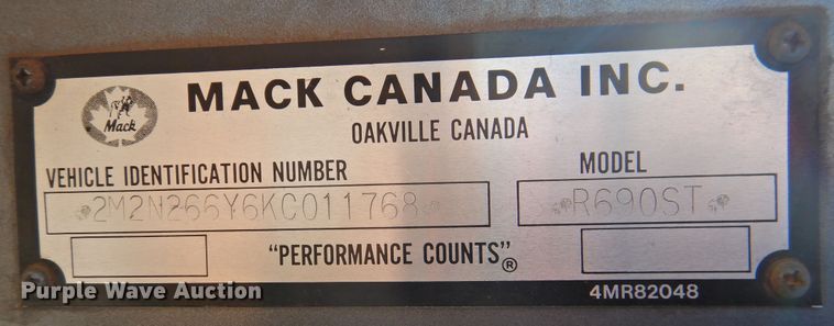 image for item DK2436 1989 Mack R690ST  semi truck