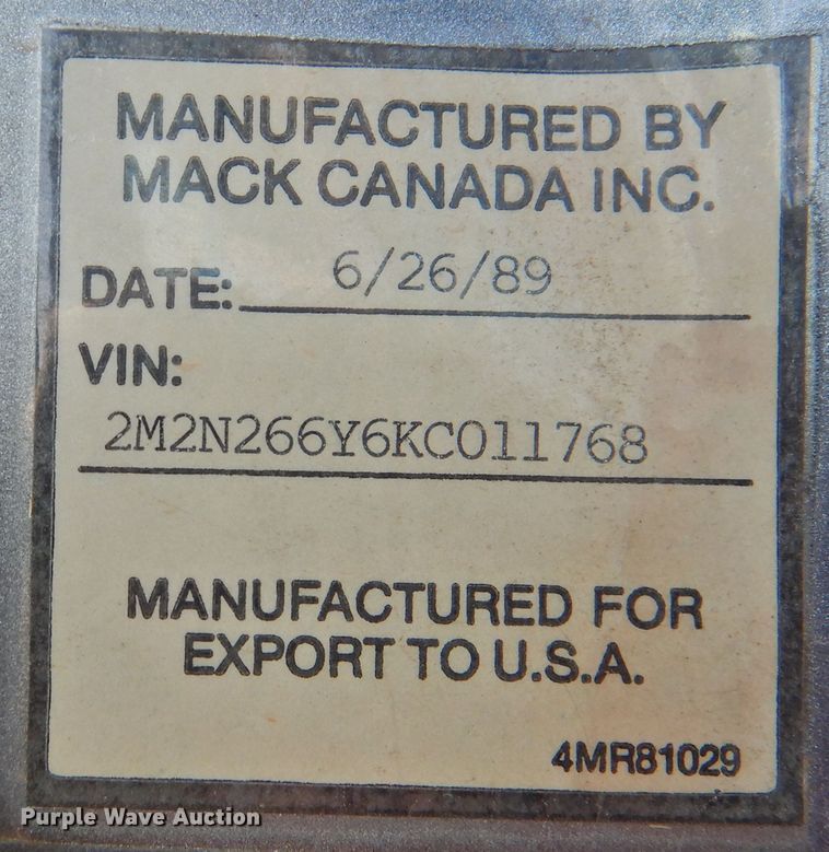 image for item DK2436 1989 Mack R690ST  semi truck