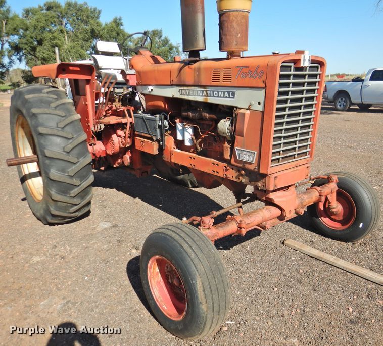 image for item DK2437 1968 International 1256  tractor