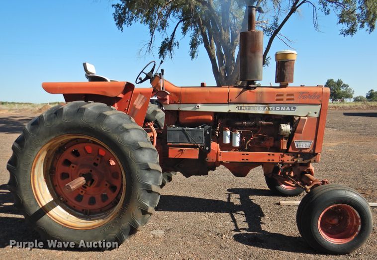 image for item DK2437 1968 International 1256  tractor