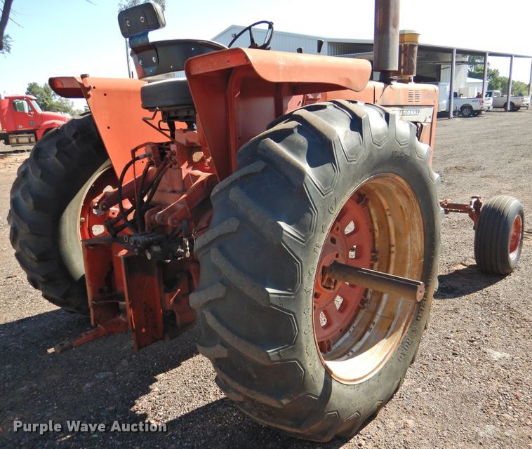 image for item DK2437 1968 International 1256  tractor