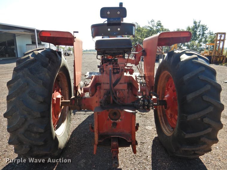 image for item DK2437 1968 International 1256  tractor