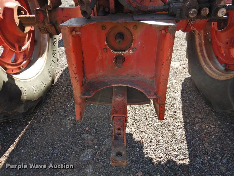 image for item DK2437 1968 International 1256  tractor
