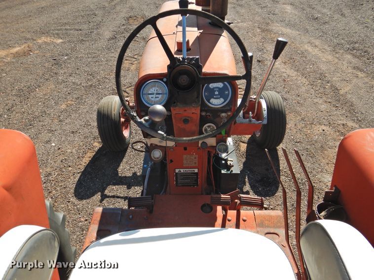 image for item DK2437 1968 International 1256  tractor