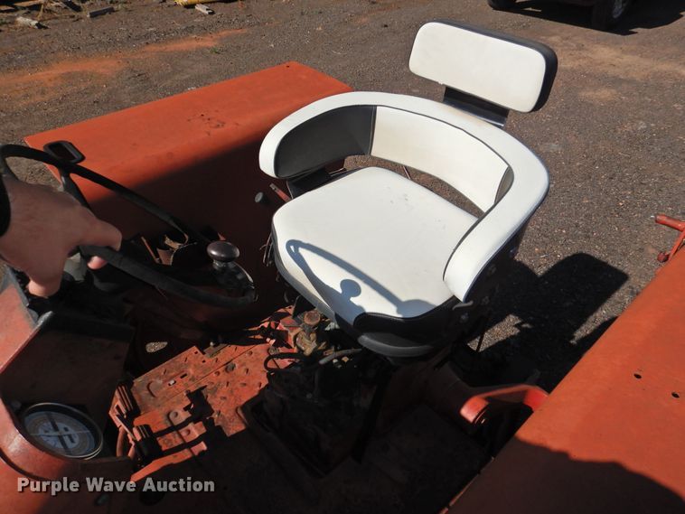 image for item DK2437 1968 International 1256  tractor