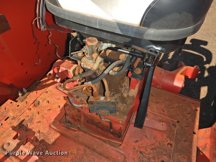 image for item DK2437 1968 International 1256  tractor