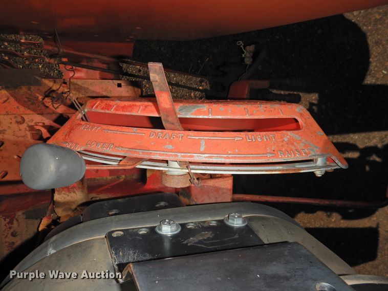 image for item DK2437 1968 International 1256  tractor