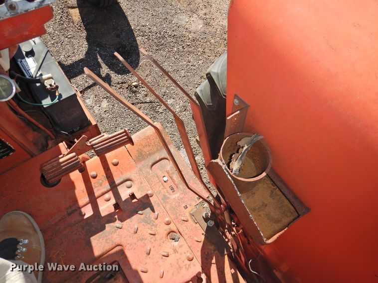 image for item DK2437 1968 International 1256  tractor