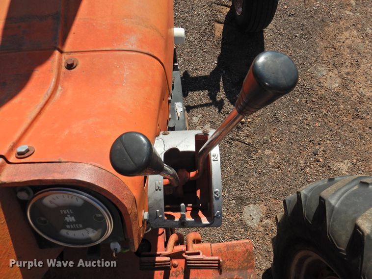 image for item DK2437 1968 International 1256  tractor