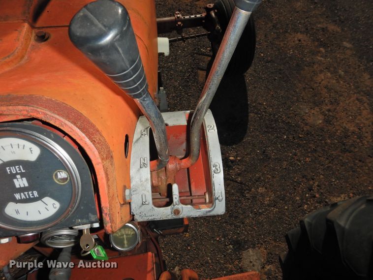 image for item DK2437 1968 International 1256  tractor