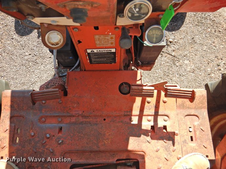 image for item DK2437 1968 International 1256  tractor