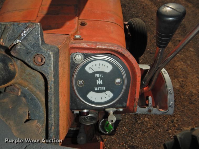 image for item DK2437 1968 International 1256  tractor