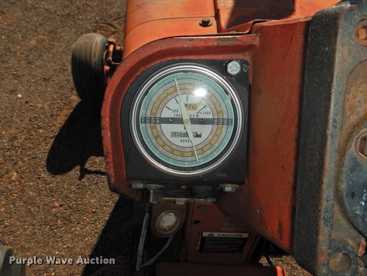 image for item DK2437 1968 International 1256  tractor