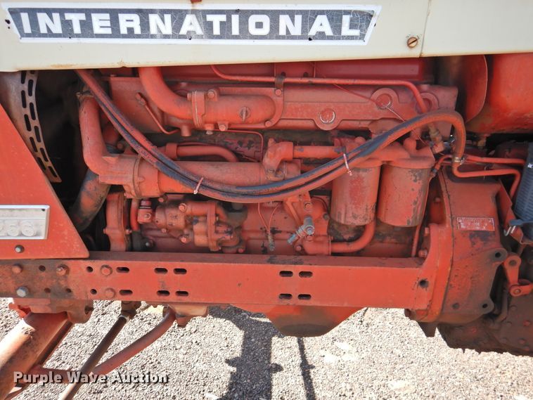 image for item DK2437 1968 International 1256  tractor