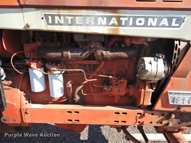 image for item DK2437 1968 International 1256  tractor