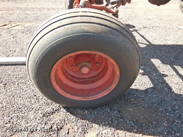 image for item DK2437 1968 International 1256  tractor