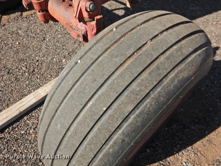 image for item DK2437 1968 International 1256  tractor