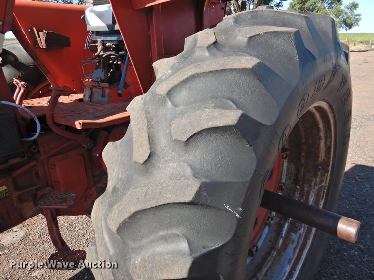 image for item DK2437 1968 International 1256  tractor