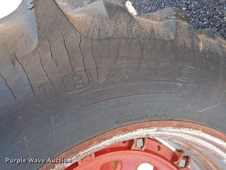 image for item DK2437 1968 International 1256  tractor