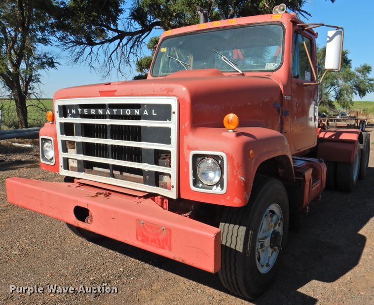 image for item DK2438 1981 International 2575  semi truck