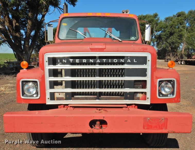 image for item DK2438 1981 International 2575  semi truck