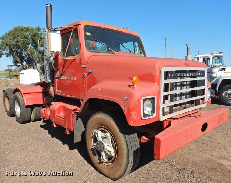 image for item DK2438 1981 International 2575  semi truck