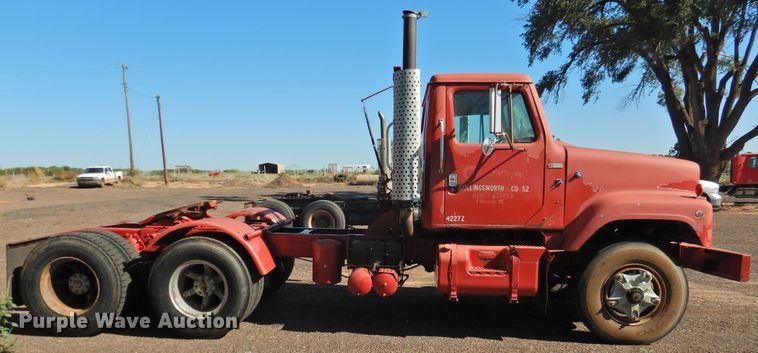 image for item DK2438 1981 International 2575  semi truck