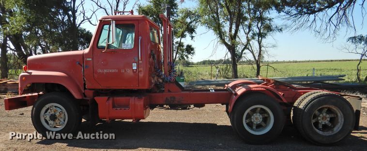 image for item DK2438 1981 International 2575  semi truck