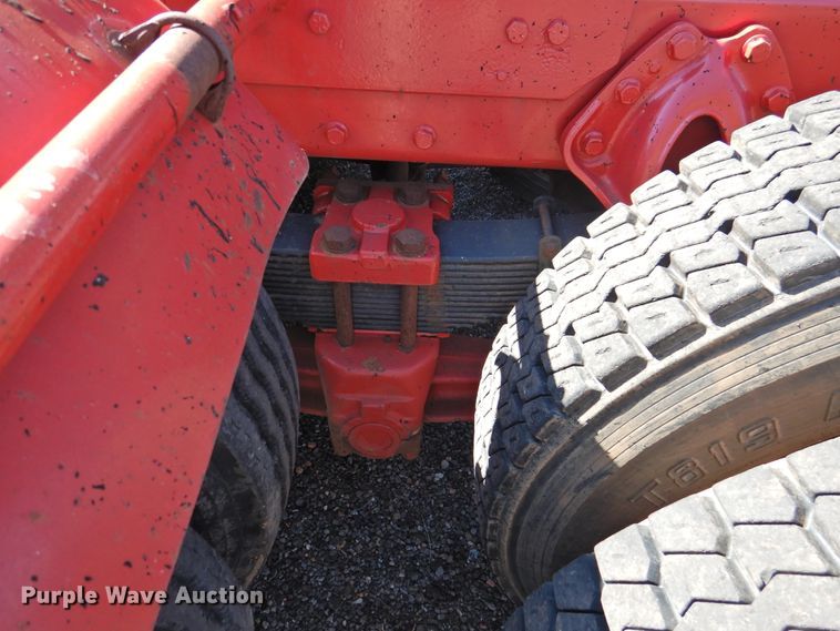 image for item DK2438 1981 International 2575  semi truck