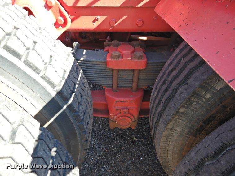 image for item DK2438 1981 International 2575  semi truck