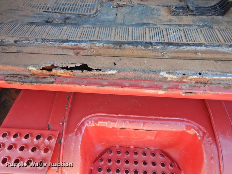 image for item DK2438 1981 International 2575  semi truck