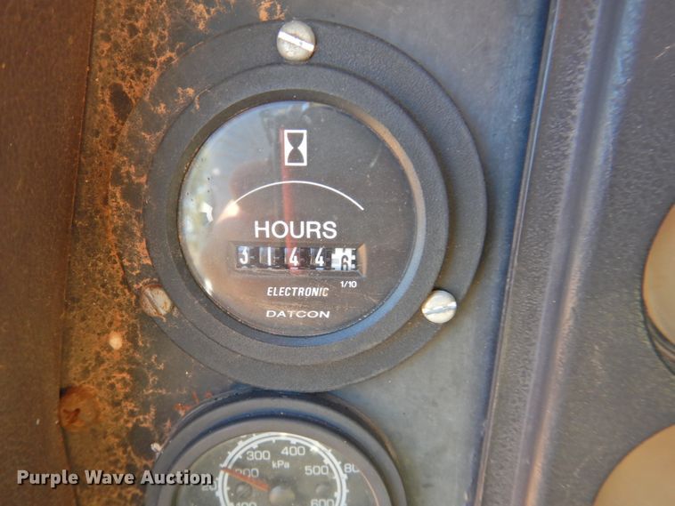 image for item DK2438 1981 International 2575  semi truck