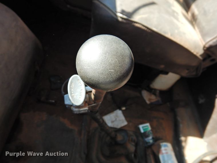 image for item DK2438 1981 International 2575  semi truck