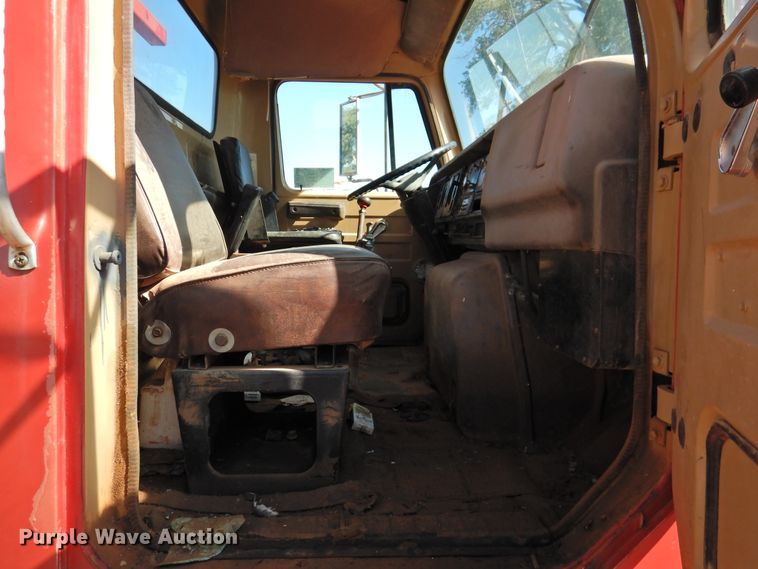 image for item DK2438 1981 International 2575  semi truck