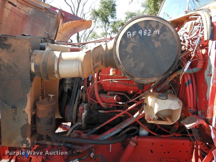 image for item DK2438 1981 International 2575  semi truck