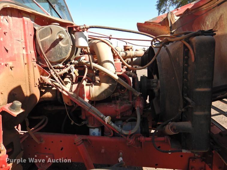 image for item DK2438 1981 International 2575  semi truck