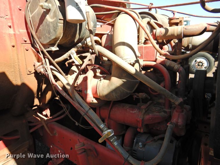 image for item DK2438 1981 International 2575  semi truck