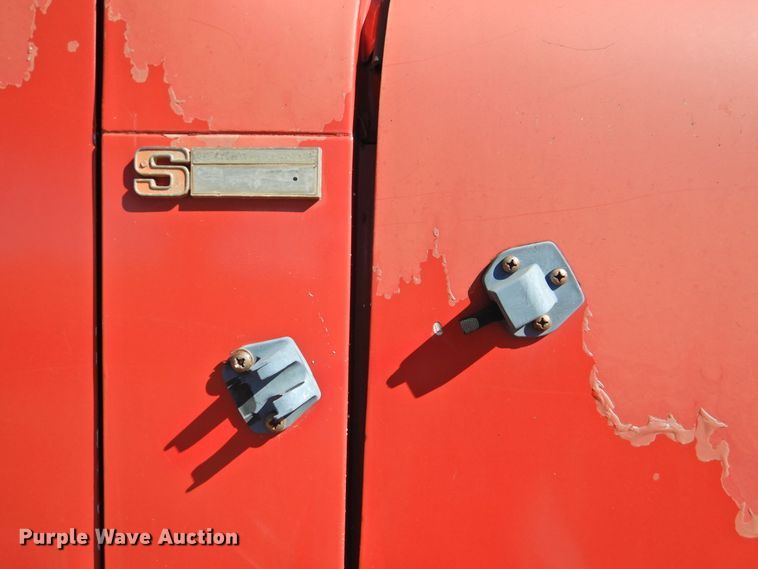 image for item DK2438 1981 International 2575  semi truck