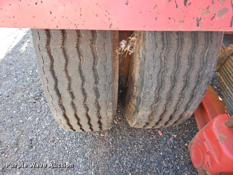 image for item DK2438 1981 International 2575  semi truck