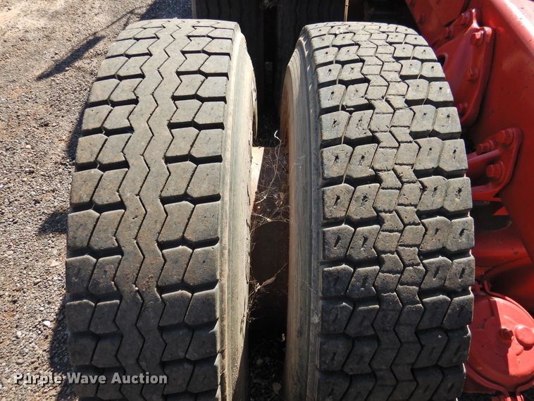 image for item DK2438 1981 International 2575  semi truck