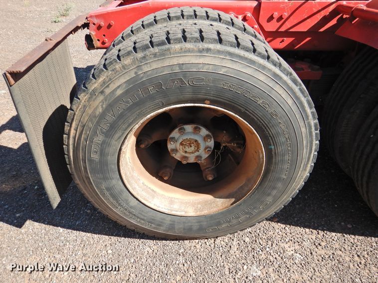 image for item DK2438 1981 International 2575  semi truck